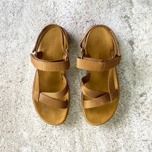 Everlane Tan “The Renew Sport Sandal” Size 7